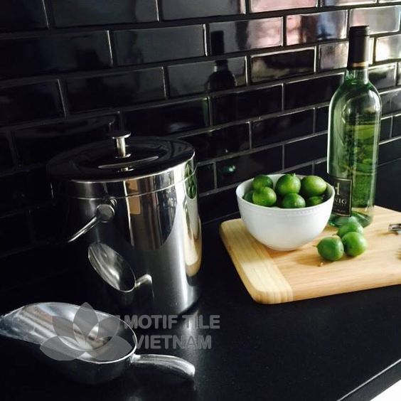 Gạch subway đen bóng vát 10x20cm SW1020V(Black) 5 Gạch subway đen 10x20cm SW1020V(Black) ốp bếp