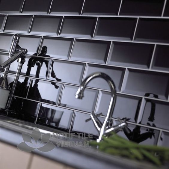 Gạch subway đen bóng vát 10x20cm SW1020V(Black) 3 Gạch subway đen 10x20cm SW1020V(Black) ốp bếp