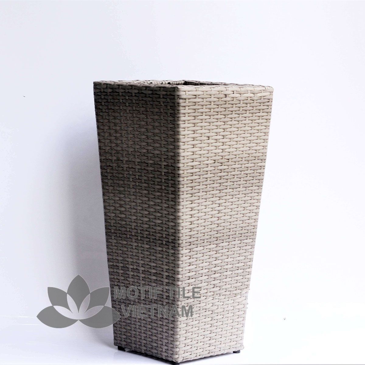 Chậu cây văn phòng mây nhựa đan vuông vát MT-P003 4 Chậu cây văn phòng mây nhựa đan vuông vát MT-P003