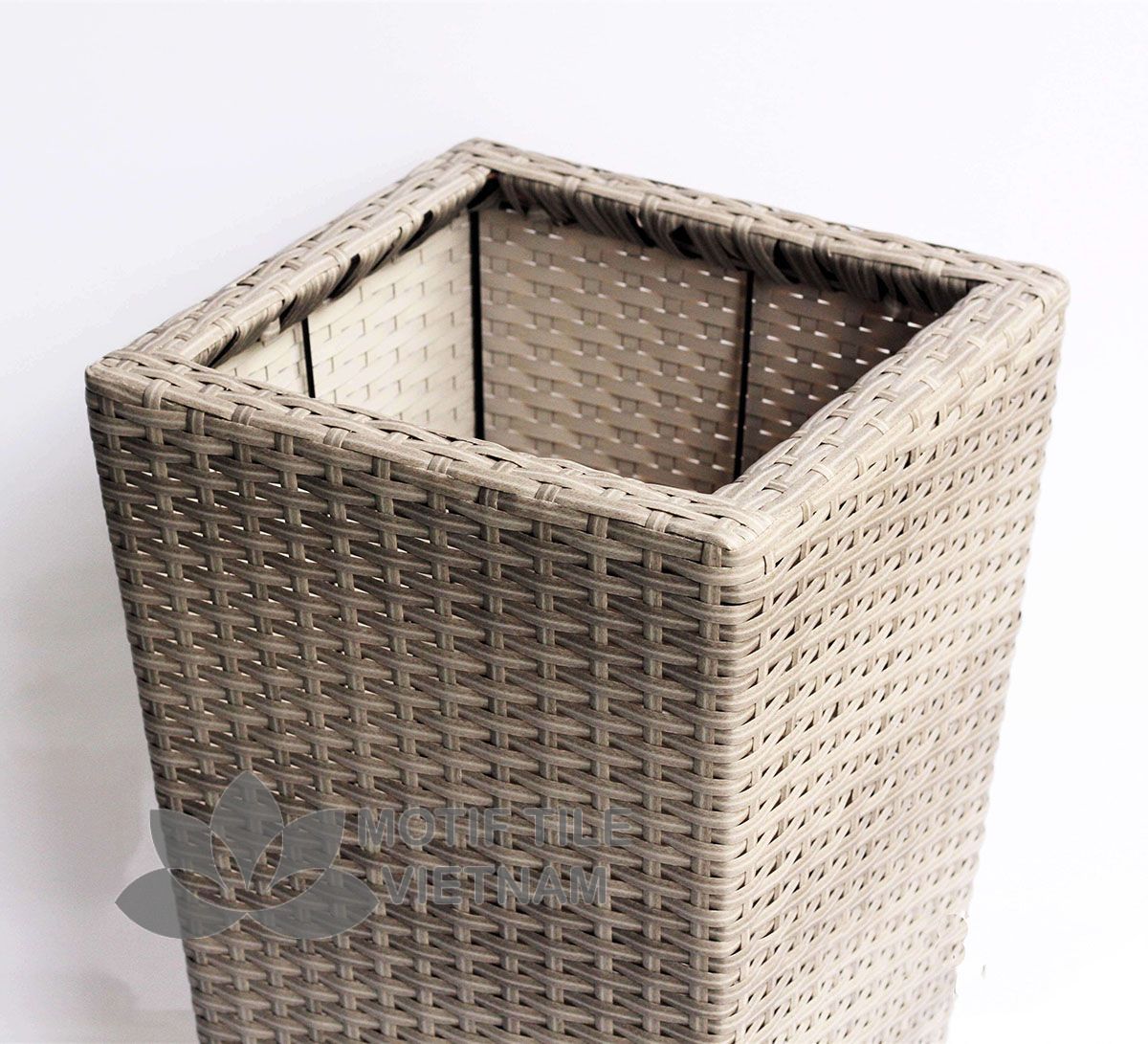 Chậu cây văn phòng mây nhựa đan vuông vát MT-P003 5 Chậu cây văn phòng mây nhựa đan vuông vát MT-P003