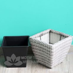 Chậu cây nhựa đan vuông vát thấp MT-P019