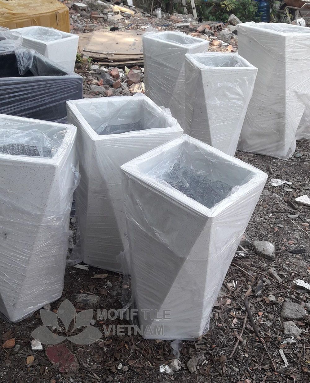 Chậu đá mài tam giac 37x70cm trắng 4 Chậu đá mài tam giac 37x70cm trắng