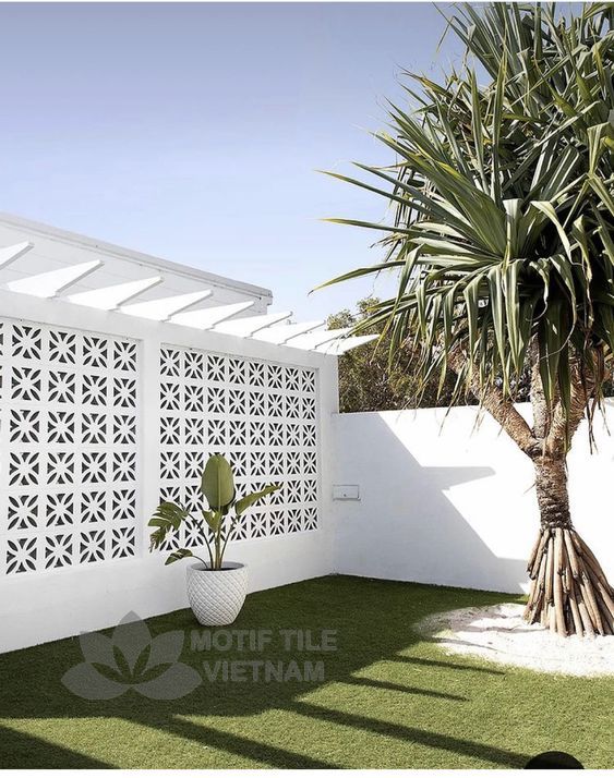 Lợi Ích Khi Sử Dụng Hàng Rào Gạch Bông Gió 1 4817cc6796b95049639934597ab25369 Shop gạch trang trí cao cấp